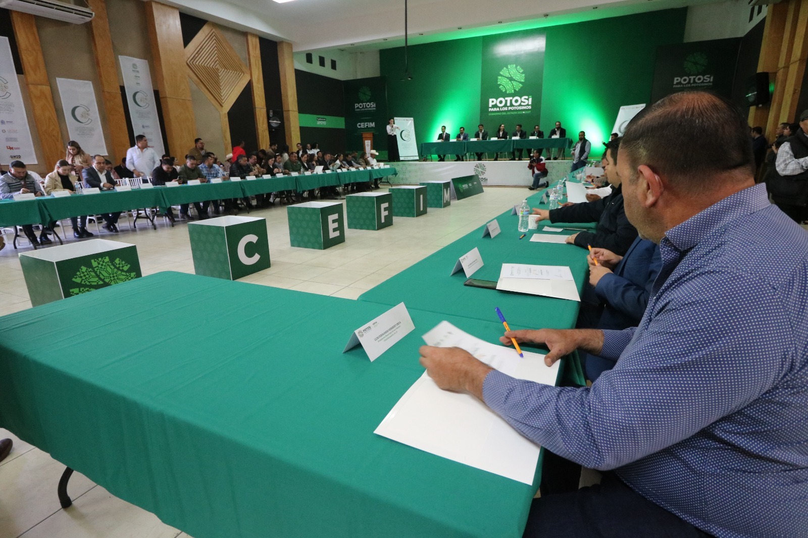 Ejecutivo estatal concreta convenio con los 59 municipios