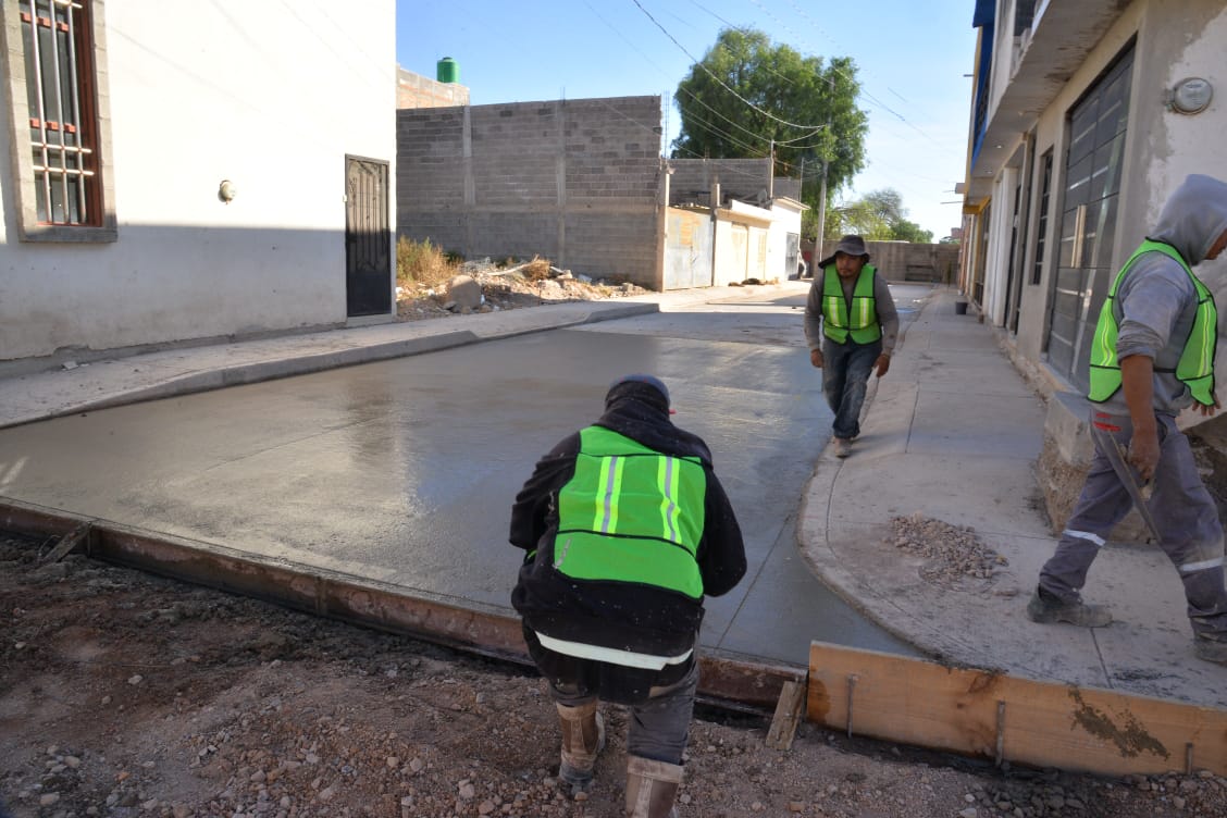 En Soledad, avanza la pavimentación de 10 calles en la colonia Niños Héroes