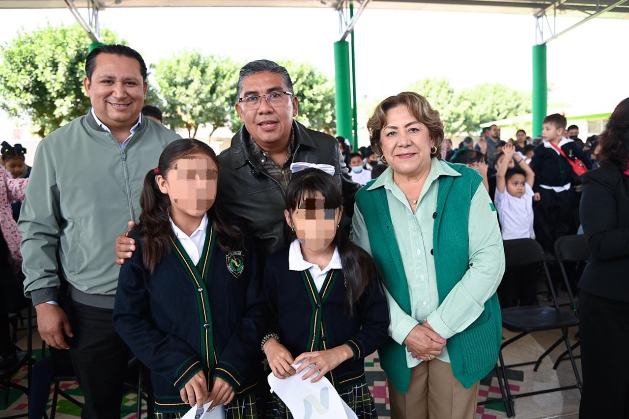 Juan Manuel Navarro entrega techado y anuncia rehabilitación de primaria en colonia San José