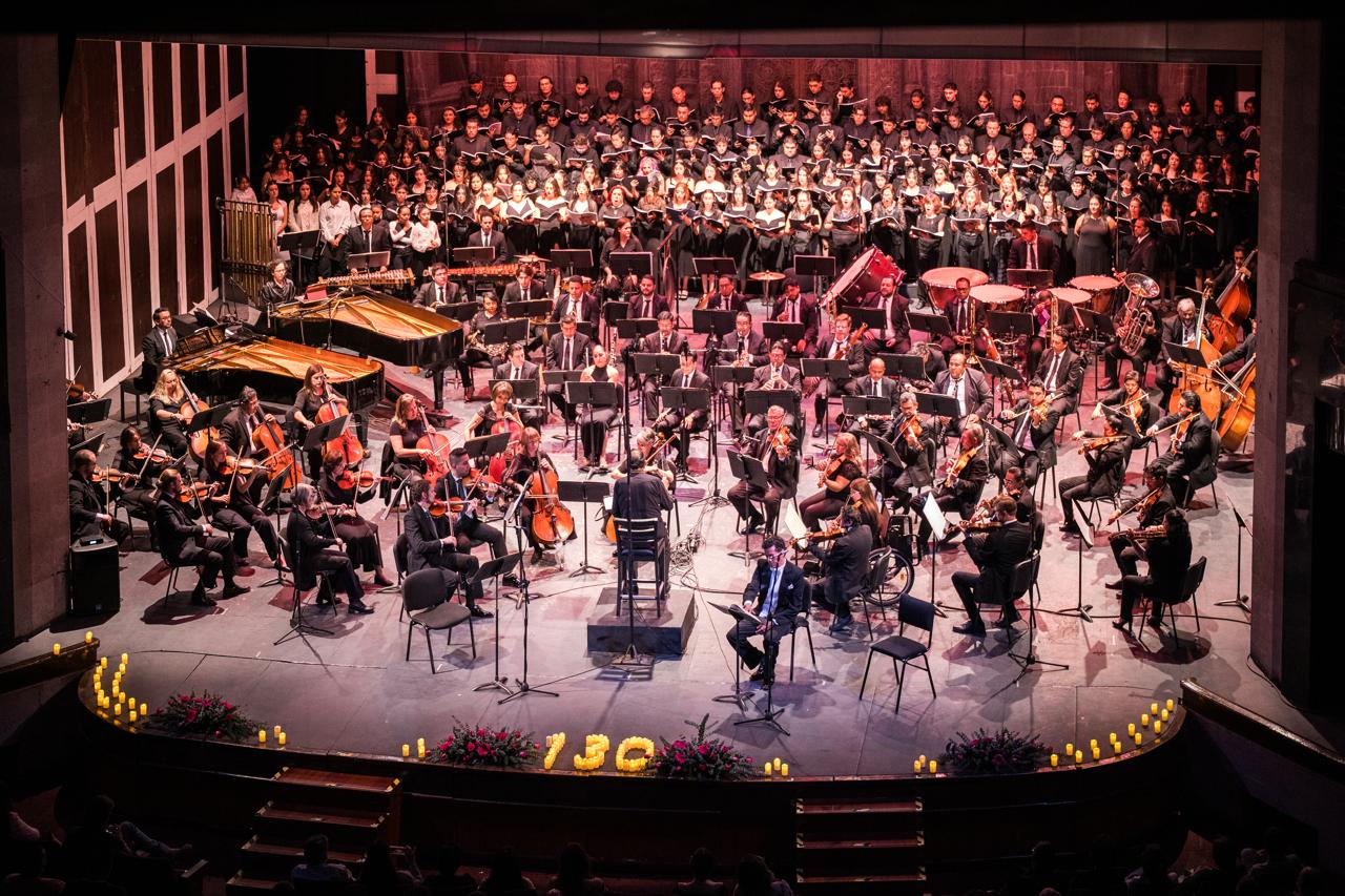 Majestuoso concierto sinfónico celebra 130 años del teatro de la paz