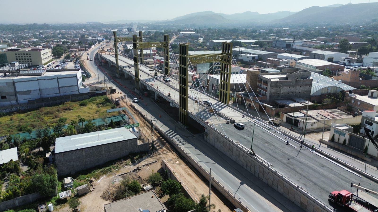 Nuevo puente vehicular en circuito potosí en su última fase: SEDUVOP