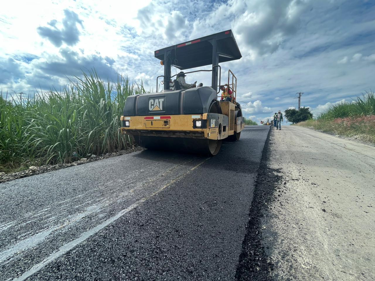 Por concluir, la reconstrucción del camino a Tambaca en Tamasopo