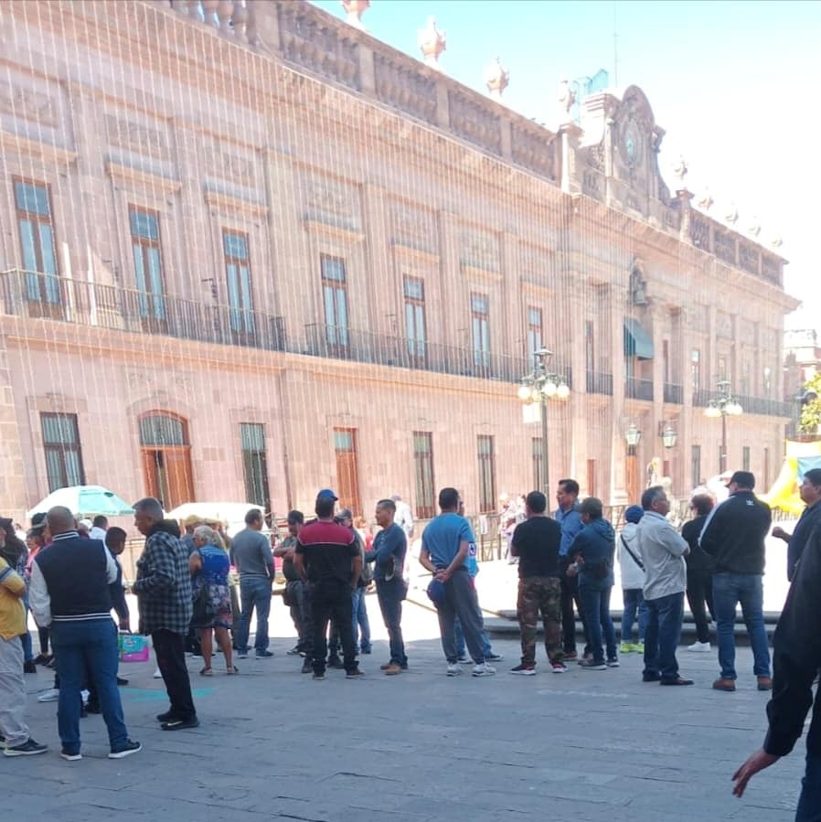 Pensionados policiales amenazan con bloquear la Carretera 57 si no reciben pago de prestaciones