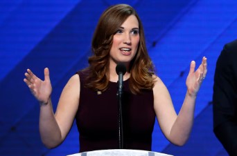 Sarah McBride hace historia como la primera persona trans elegida para el Congreso de EE.UU.