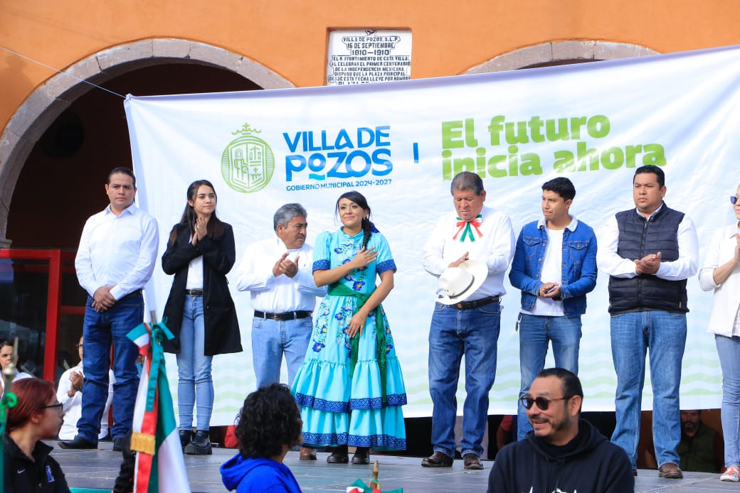 Teresa rivera encabeza desfile en Villa de Pozos por el 114 aniversario de la revolución mexicana