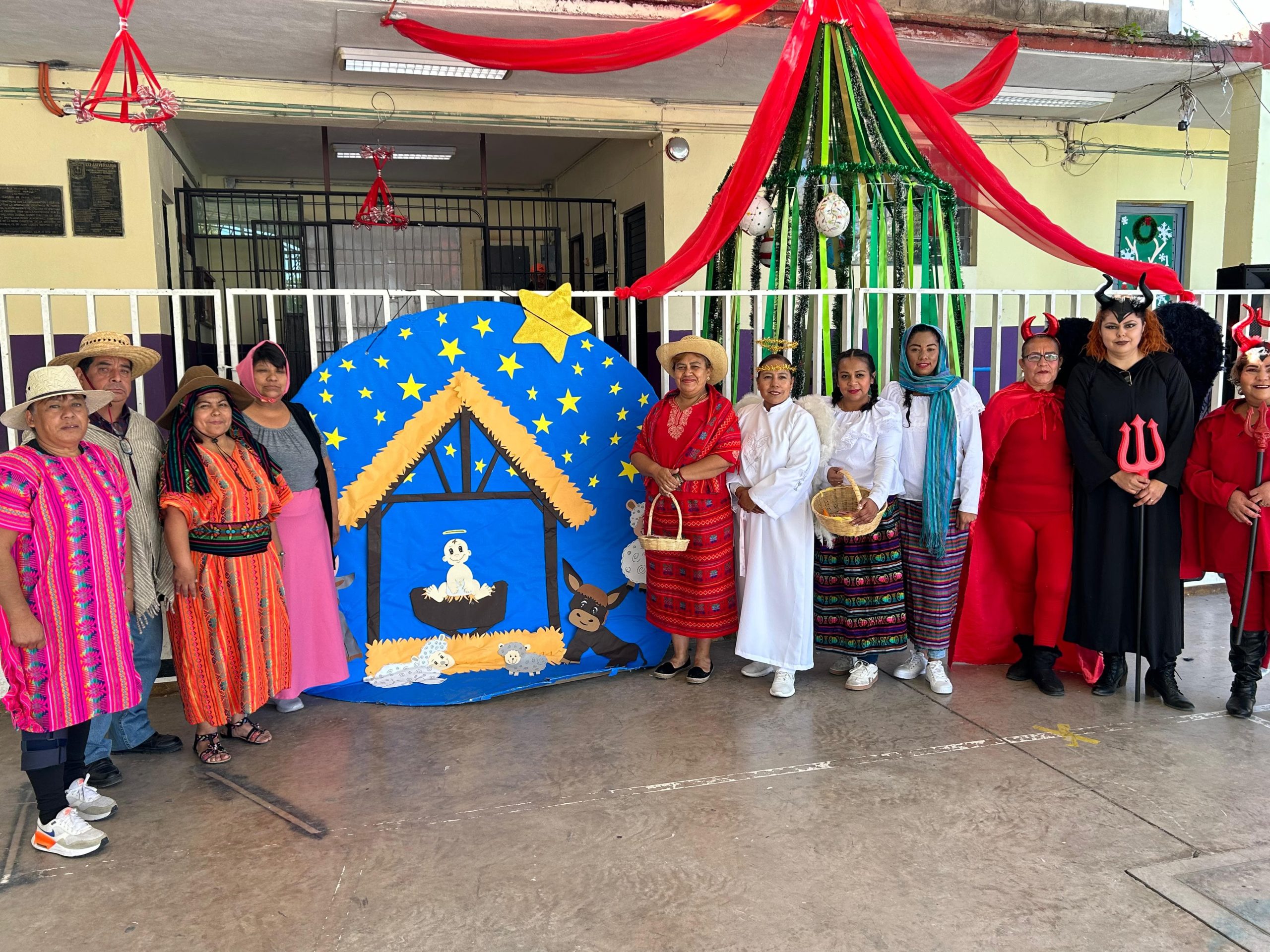 Bibliotecas municipales de Soledad recrean pastorelas didácticas en escuelas