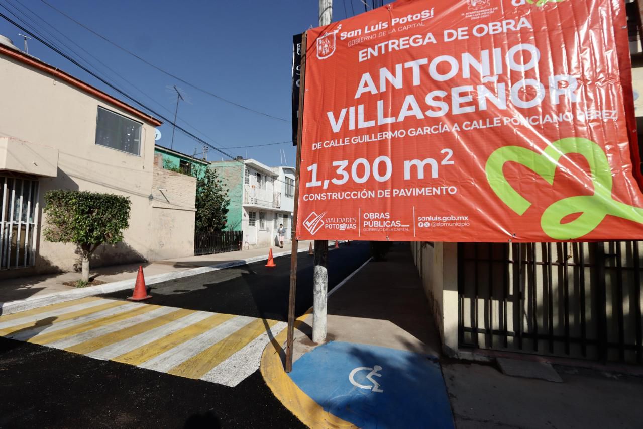 Alcalde Galindo entrega rehabilitación de la calle Antonio Villaseñor; vecinos reconocen la regeneración de San Luis Capital