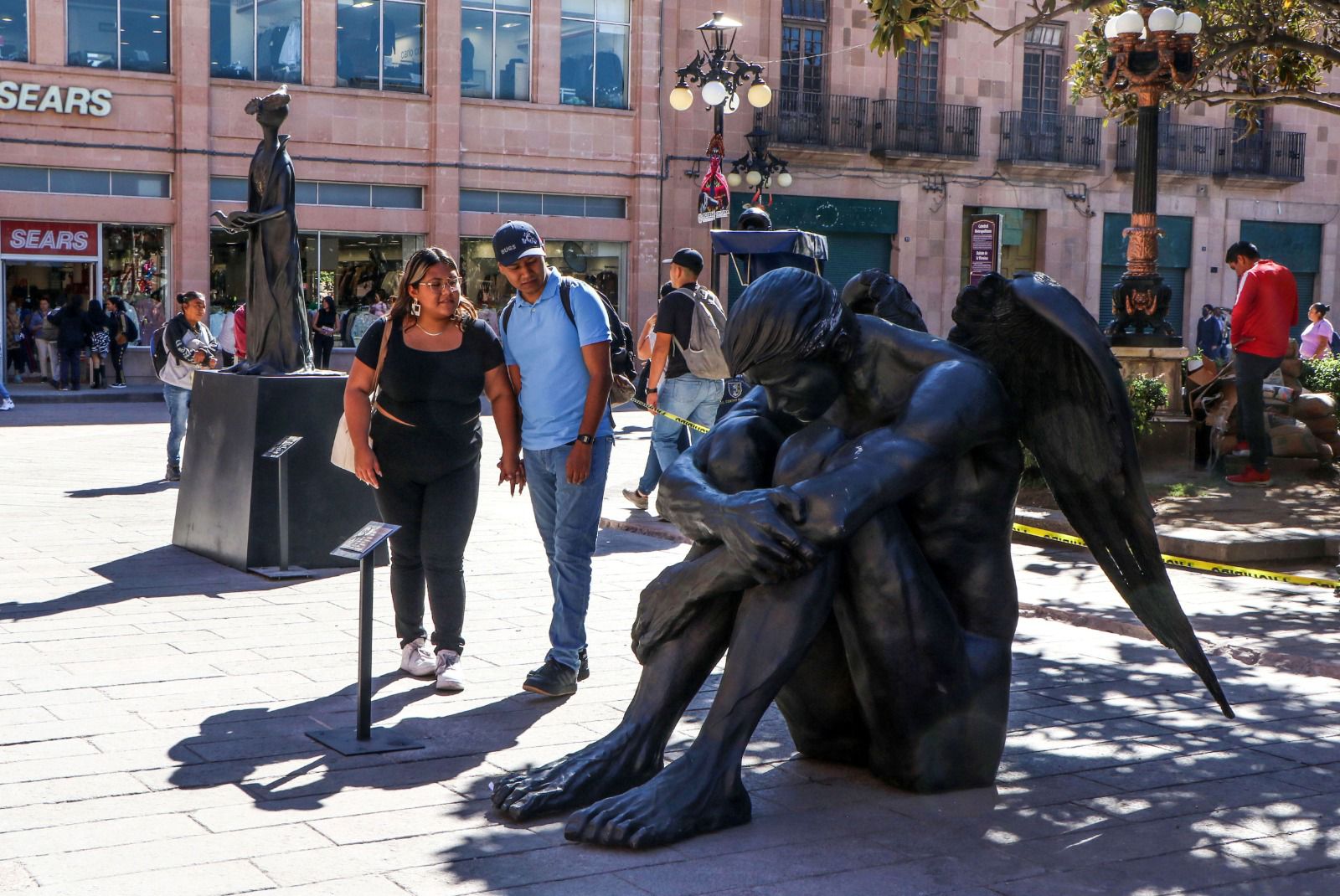 ¿Ya te tomaste foto en la espectacular exposición escultórica en Plaza de Armas?