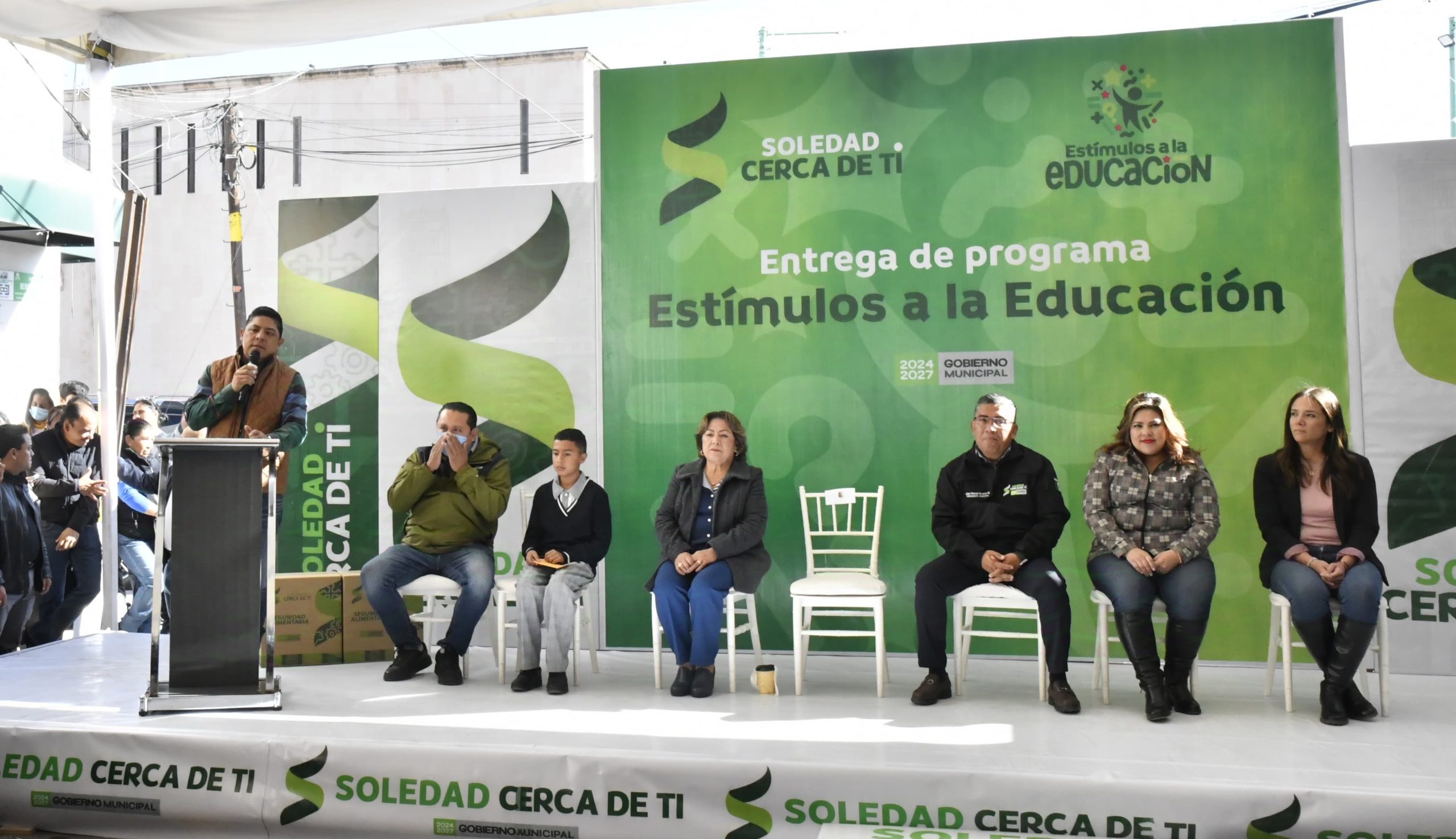 En Soledad, Ricardo Gallardo inicia programa de estímulo a estudiantes