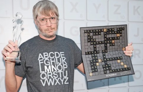 Neozelandés gana campeonato mundial de Scrabble en español sin hablar el idioma