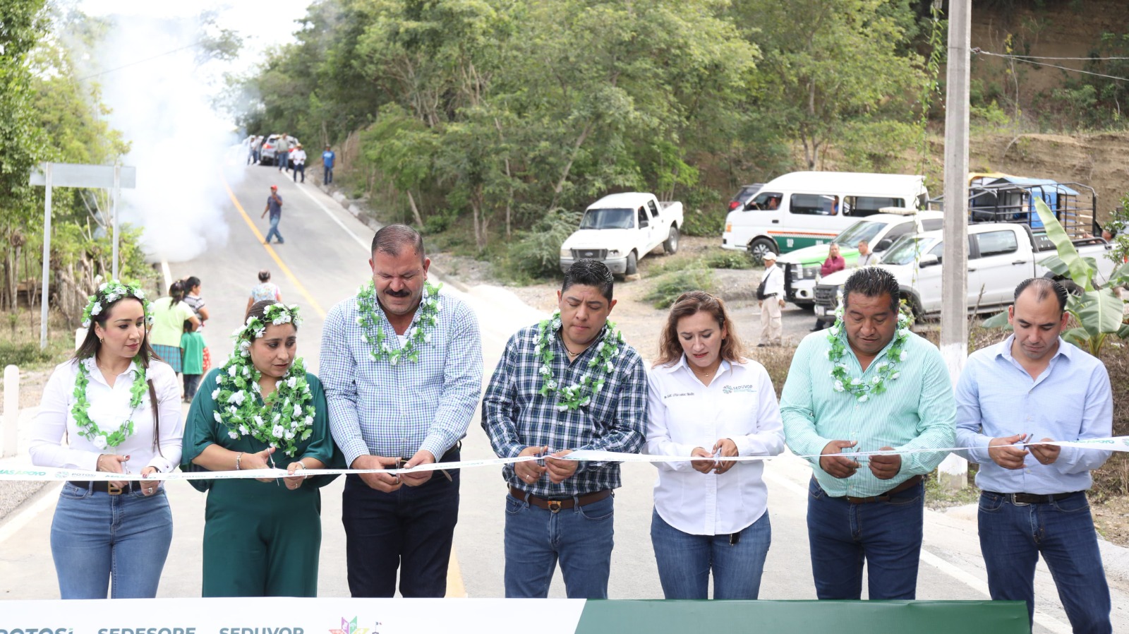 Ricardo Gallardo construye más caminos en San Martín Chalchicuautla