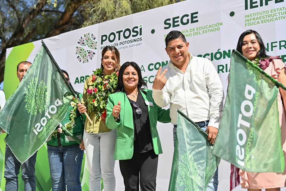 Ricardo Gallardo proyecta mejorar caminos y carreteras en Santa María del Río