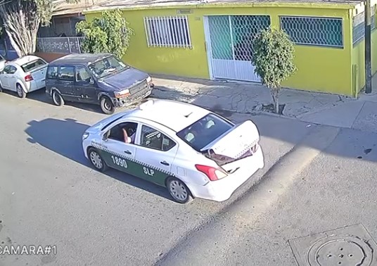 SCT inicia proceso para inhabilitar a taxista que robó regalos navideños