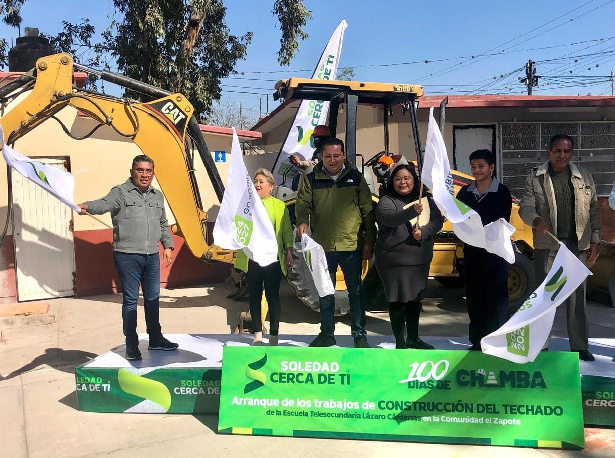 Alcalde Juan Manuel Navarro arranca importantes obras escolares en telesecundaria, en el Zapote