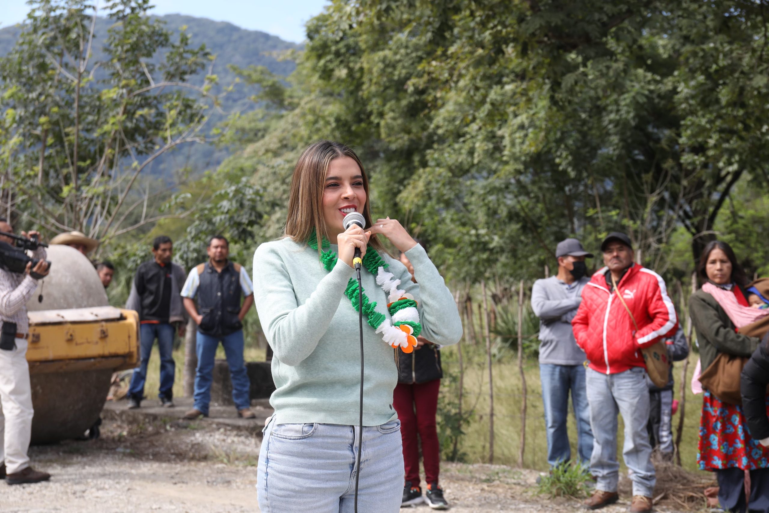 Arranca rehabilitación de camino gestionado por la senadora Ruth González en Aquismón