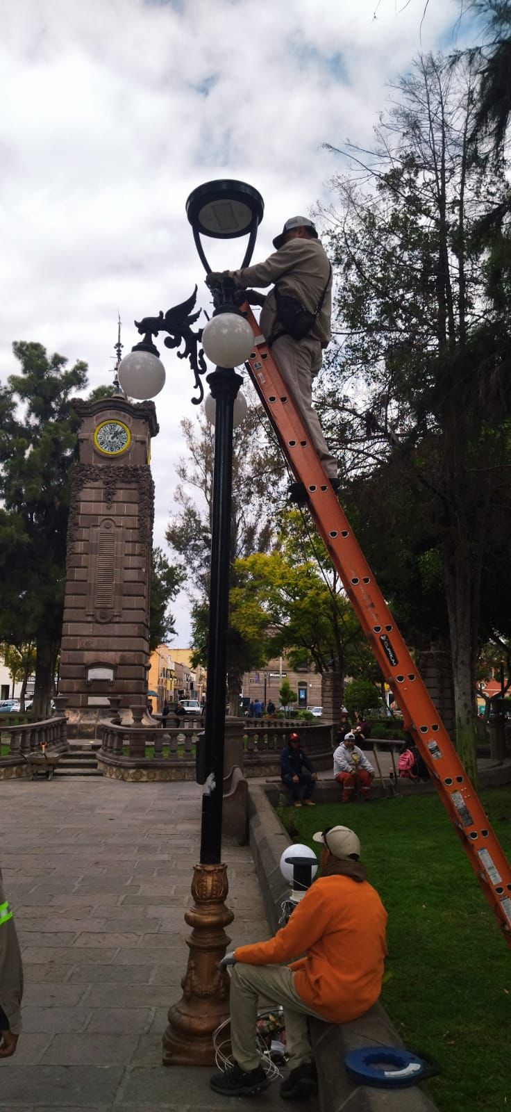 Gobierno de la Capital rehabilita y mejora el alumbrado en el Paseo Esmeralda