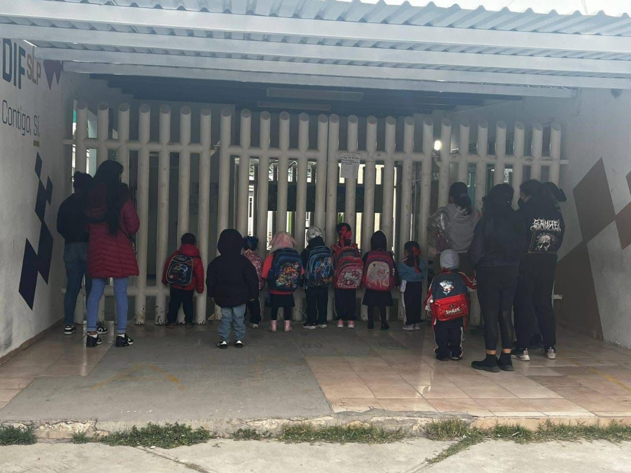 Escuelas municipales en el limbo: alumnos del kínder TEPEU, los más afectados por el conflicto entre municipios