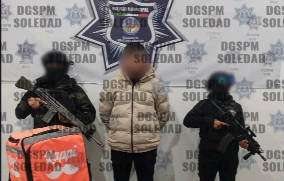 Policías de Soledad aseguran 40 dosis de enervantes a repartidor de plataforma