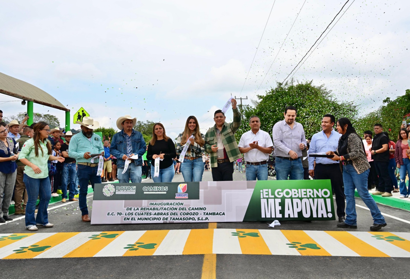 Ricardo Gallardo entrega moderno camino a Tambaca, en Tamasopo