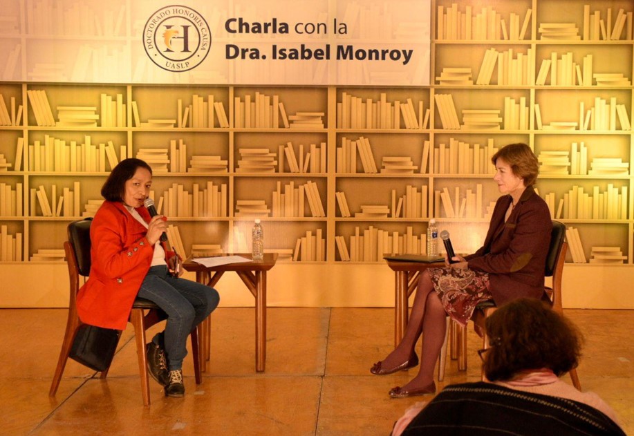 En la UASLP, la doctora Isabel Monroy resaltó que la historia es fundamental para crear sentido de comunidad, cohesión y consenso