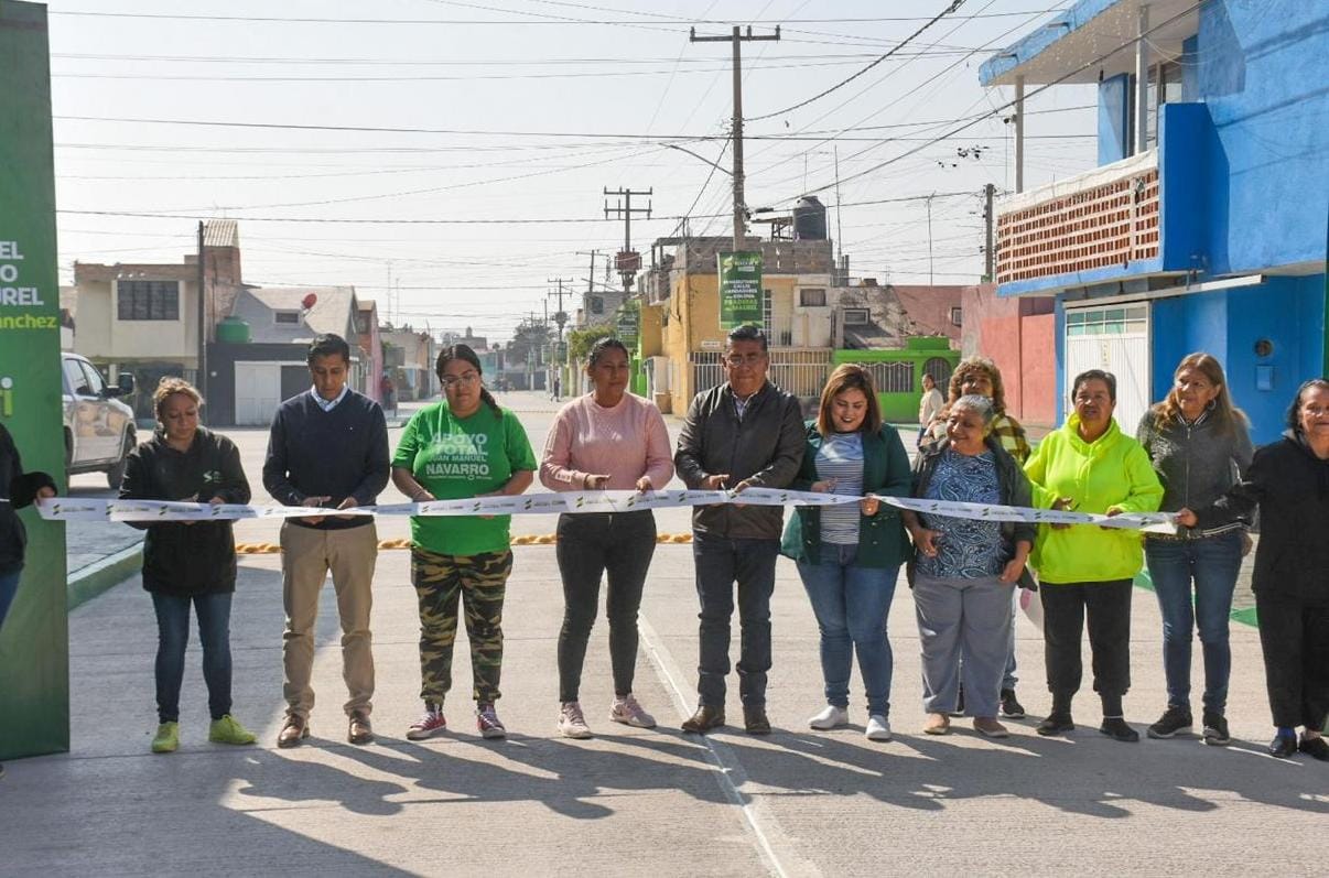 Con el anuncio de más obra urbana, Juan Manuel Navarro entrega pavimentación de calles en la colonia Praderas del Maurel