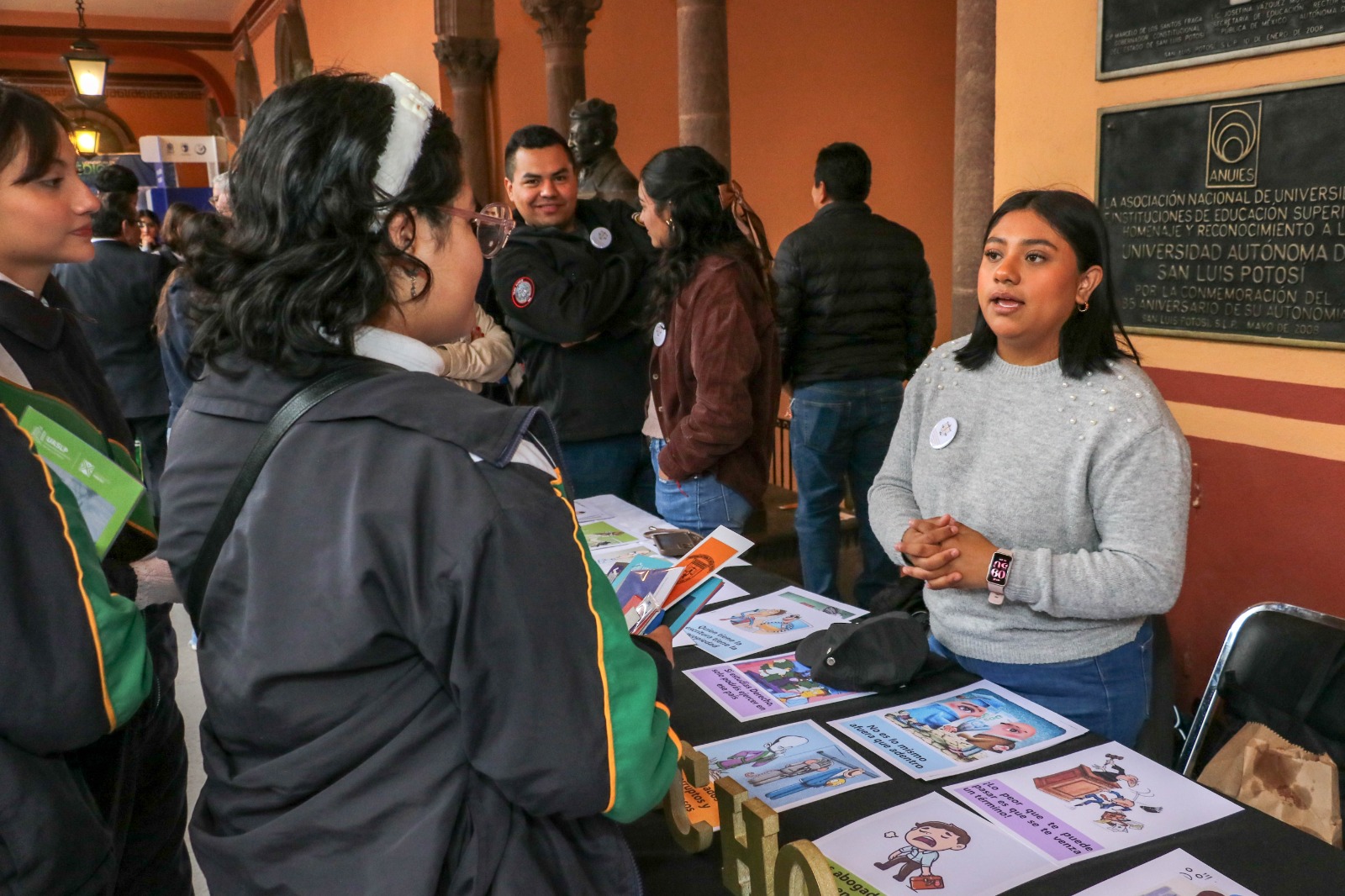 Cientos de estudiantes exploran su futuro profesional en la Feria de las Carreras Universitarias de la UASLP