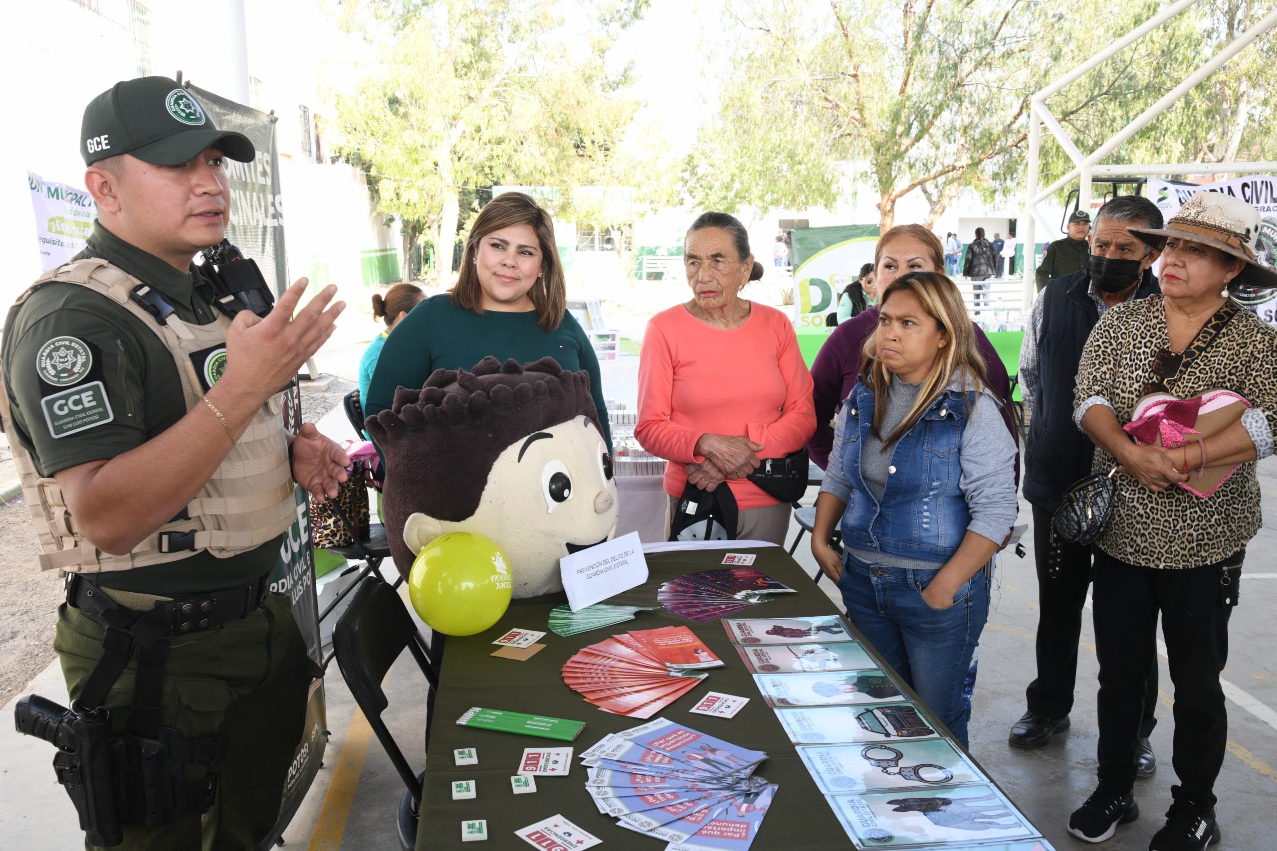 Gobierno de Soledad acerca servicios a familias de colonia primero de mayo con feria de seguridad