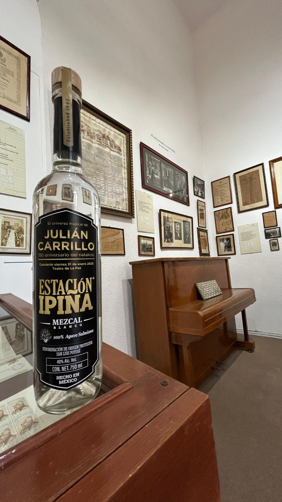 Presentan edición especial de mezcal el universo musical de Julián Carrillo