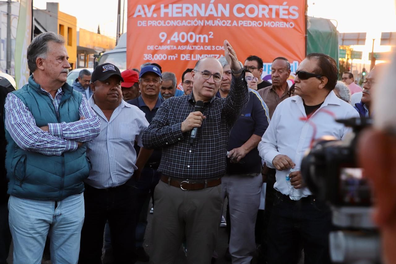 Alcalde Galindo entrega rehabilitación del área comercial del tianguis de Las Vías