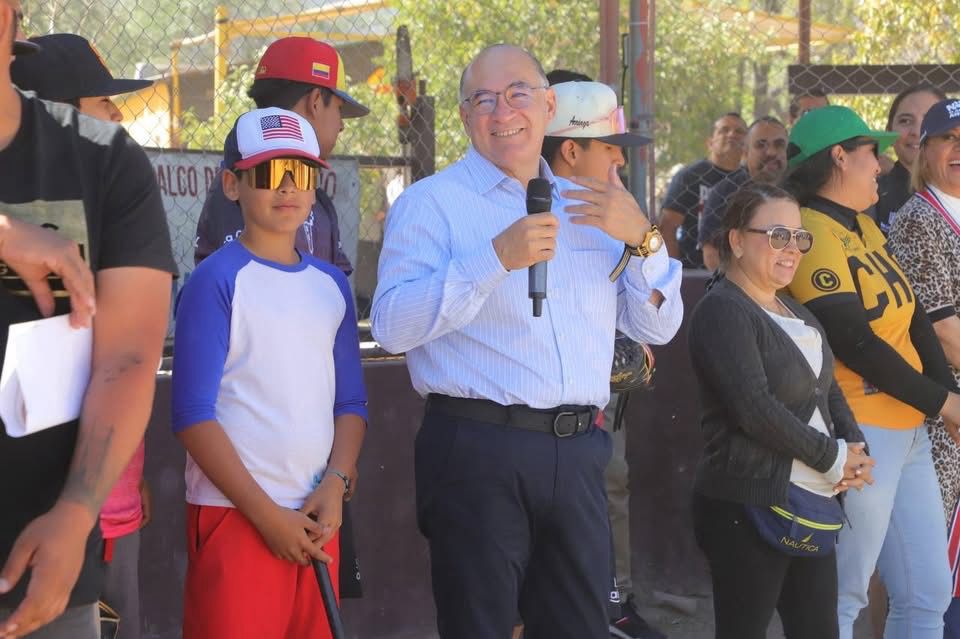 Alcalde Enrique Galindo, al rescate de la Liga Pequeña de Beisbol