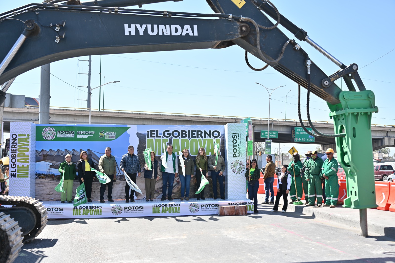 Ricardo Gallardo arranca construcción de gran puente vehicular en circuito potosí